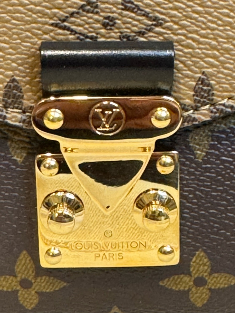 Louis Vuitton Pochette Metis in reverse monogram Crossbody bag - Picture 3 of 15